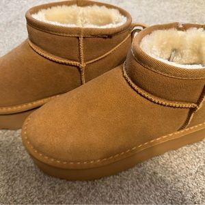 Faux platform Uggs women’s size 7